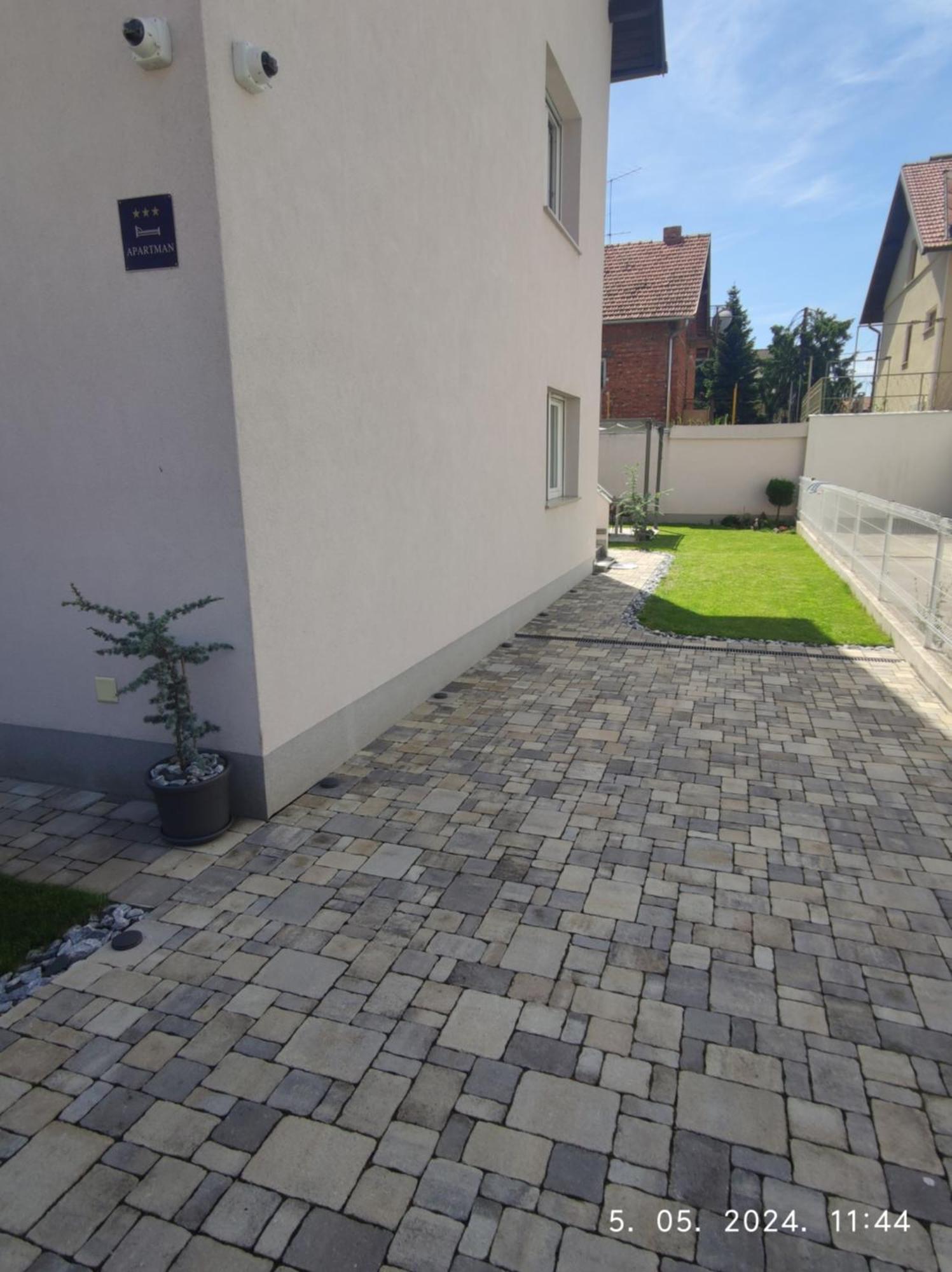 Lumani With Free Parking Apartment *
