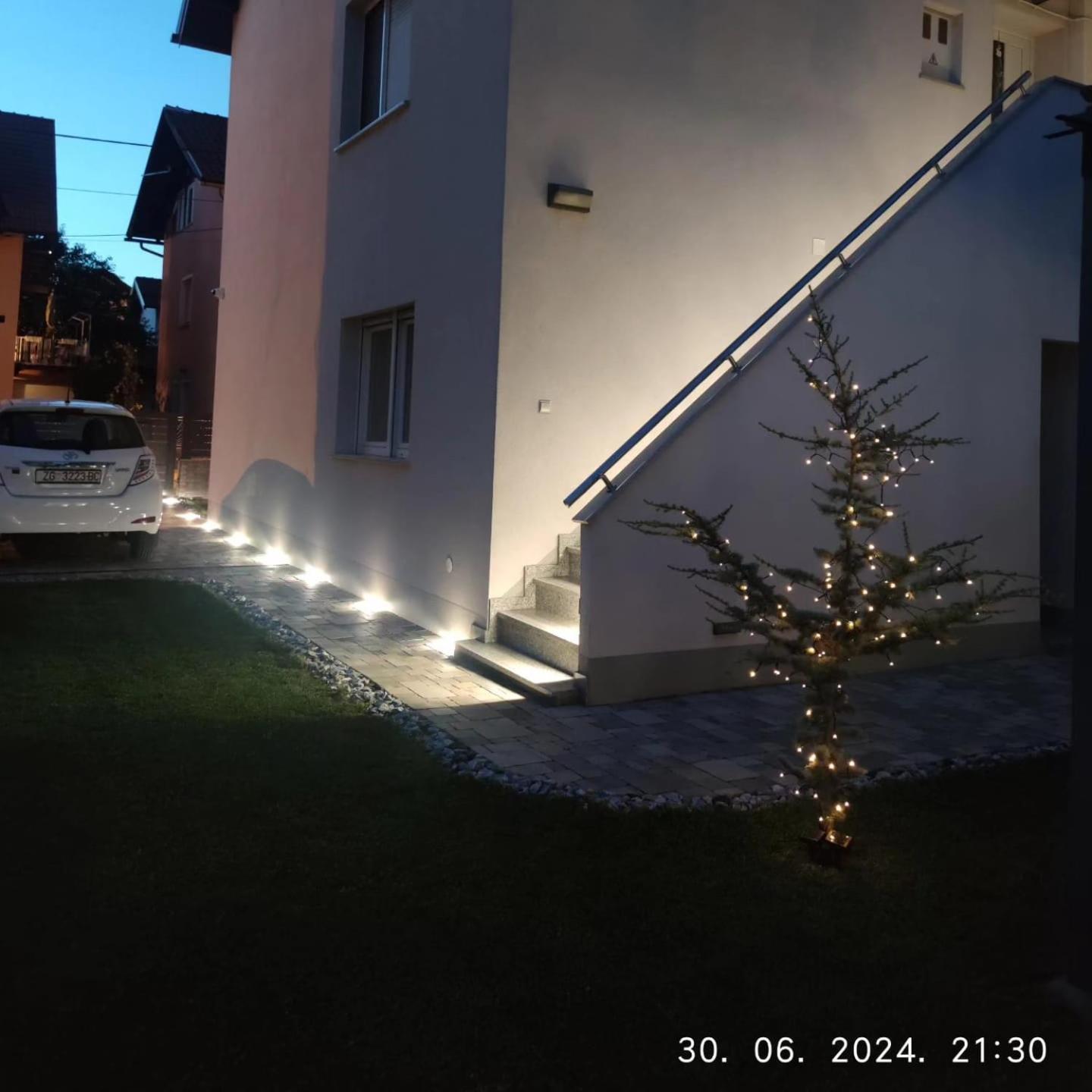 Lumani With Free Parking Apartment